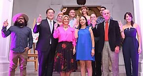 Encendido de luces en el Palacio Presidencial da inicio a la campa�a de prevenci�n del c�ncer de mama y pr�stata