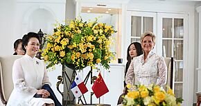 Primera Dama de Panam� agradece a su hom�loga de la Rep�blica Popular China donaci�n de Cl�nicas M�viles
