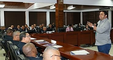 Capacitaci�n Fen�meno de la violencia contra la mujer sensibilizan a unidades policiales en atenci�n a v�ctimas sobrevivientes de violencia dom�stica