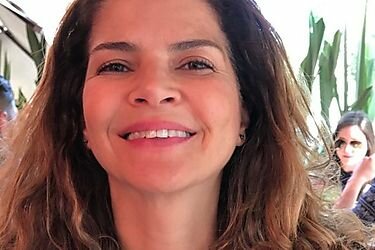El anillo de compromiso objetiviza a la mujer