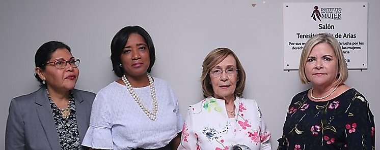 CONVIMU rinde reconocimiento a Teresita Y�niz de Arias